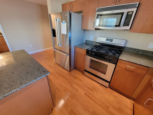 Building Photo - Luxury, Spacious 1 bedroom Apartment in Boulder at the Famous Peloton