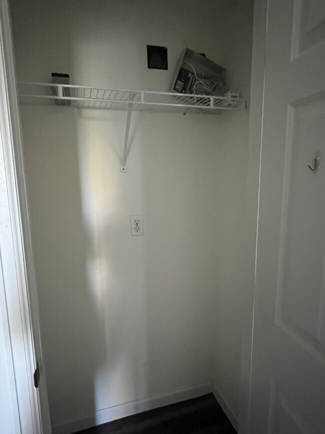 Building Photo - 5427 S Dover St