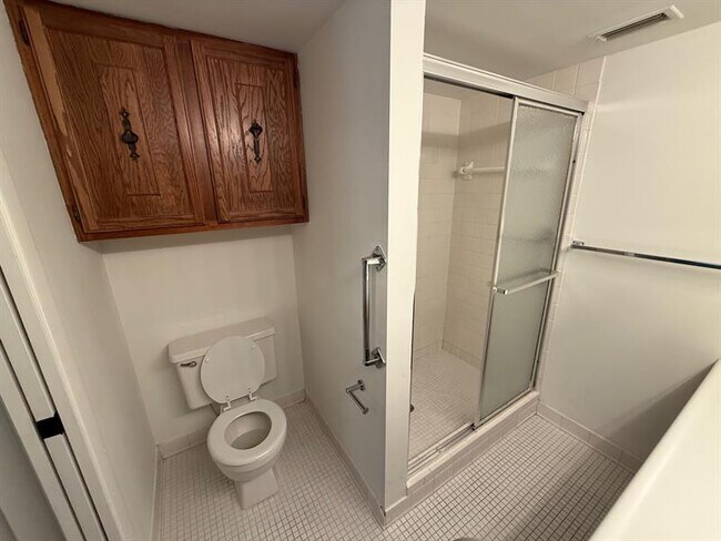 Building Photo - 6215 Coral Lake Dr