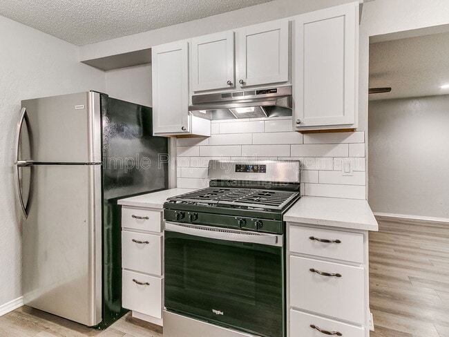 Building Photo - 606 Elmwood Dr