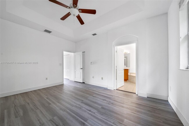 Building Photo - 948 NE 29th Terrace