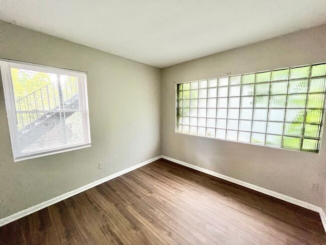 Building Photo - 112 Shepherd Ave