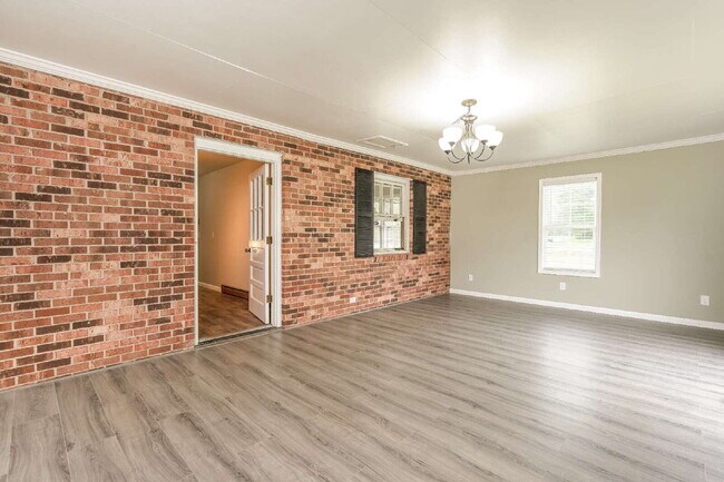 Building Photo - 3-Bed Plus 2 Bonus Rooms with Large Yard!