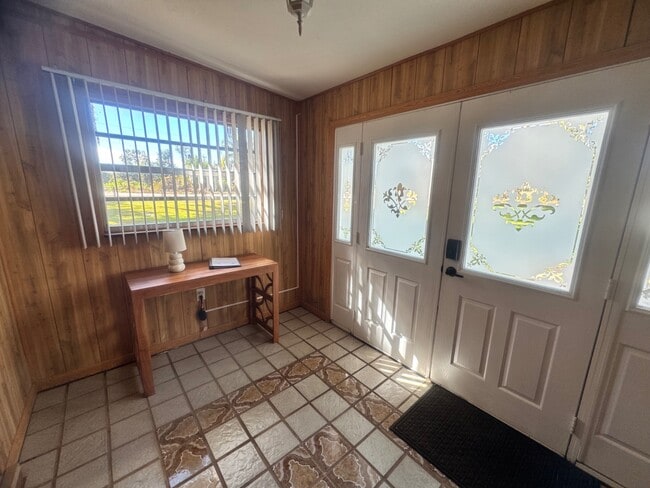 Building Photo - 19 Windy Point Rd