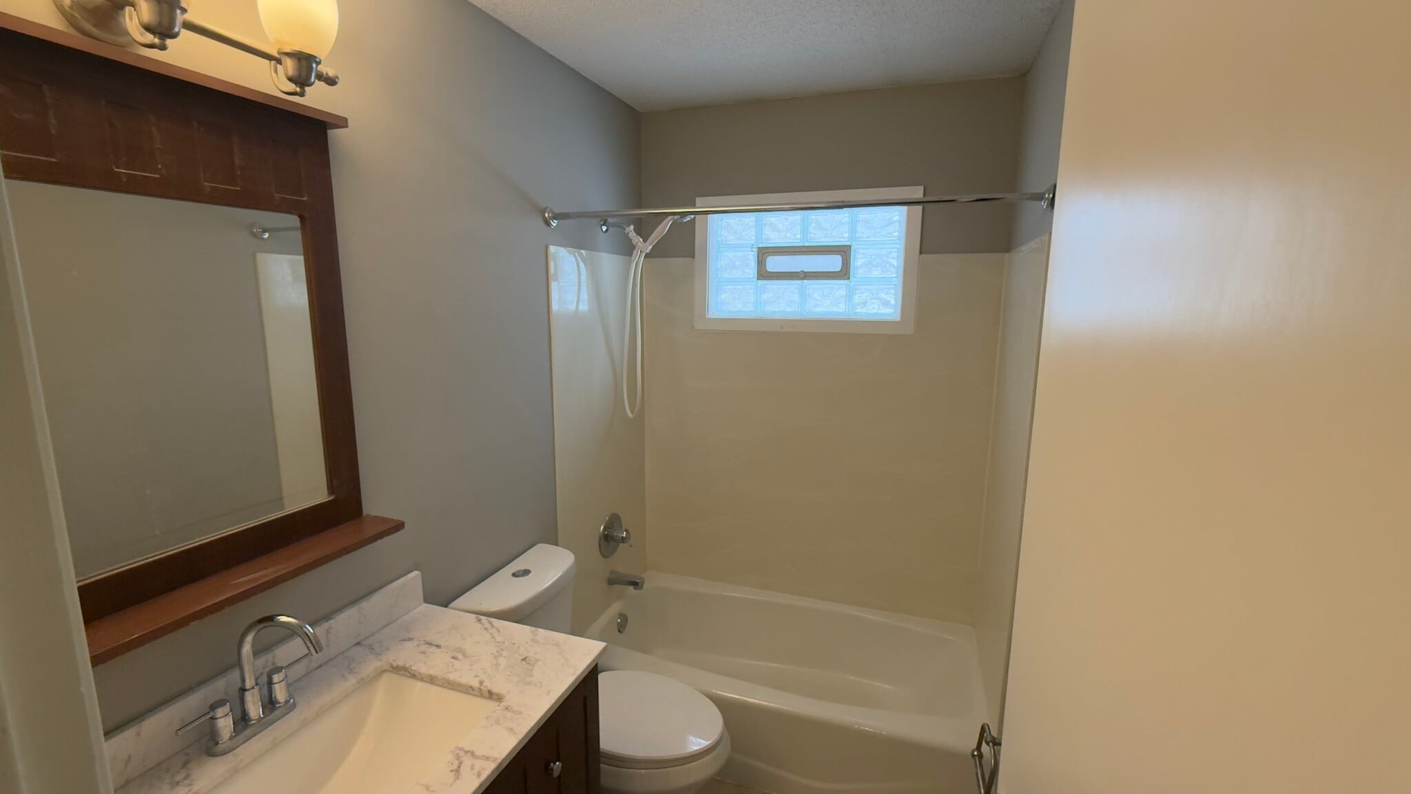 Bath 1 - 112010 Faber Ln