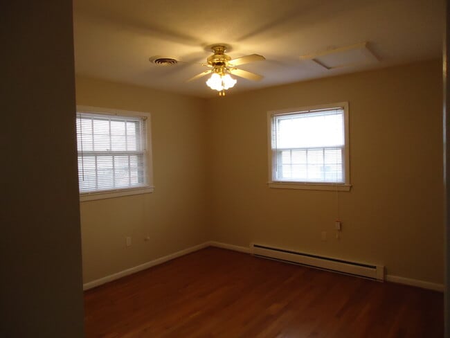 Building Photo - 15 N Purcell Ave