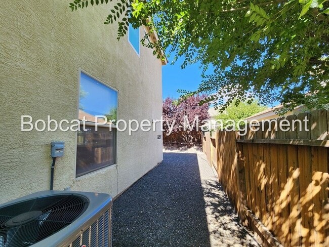 Building Photo - 1240 Flintwood Dr