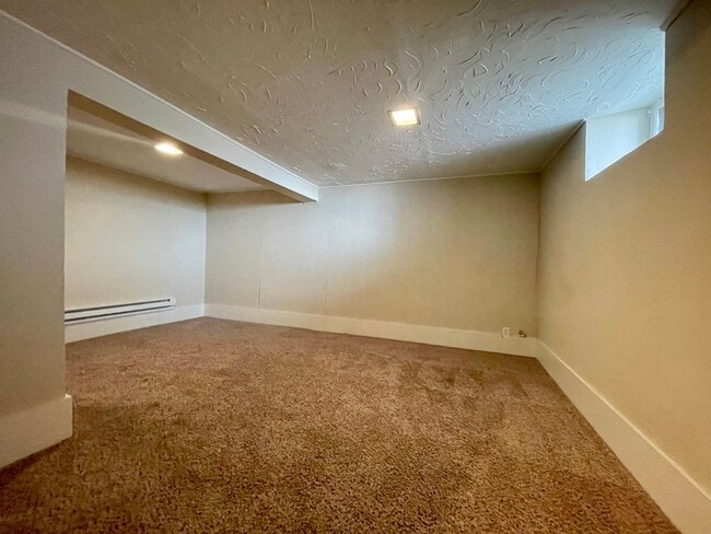 Building Photo - Beautiful 4 Bedroom 2 Bathroom Home in South Minneapolis!