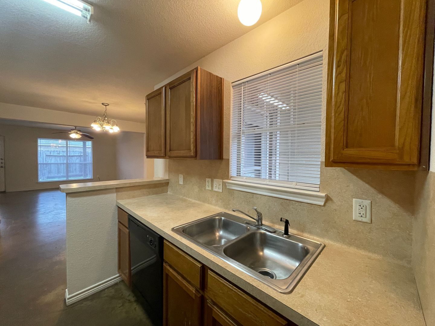 Building Photo - 4006 Cambridge Dr