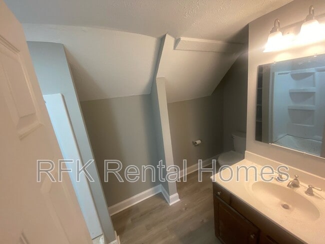 Building Photo - 2224 Langley Ave