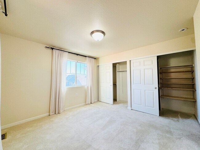 Building Photo - Charming 2 Bed, 2.5 Bath house located off of 119 and 287. Across from Longmont Rec Center and St...