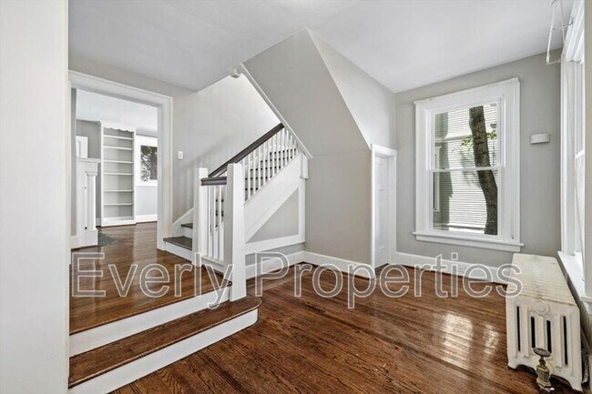 Building Photo - 1818 College Ave