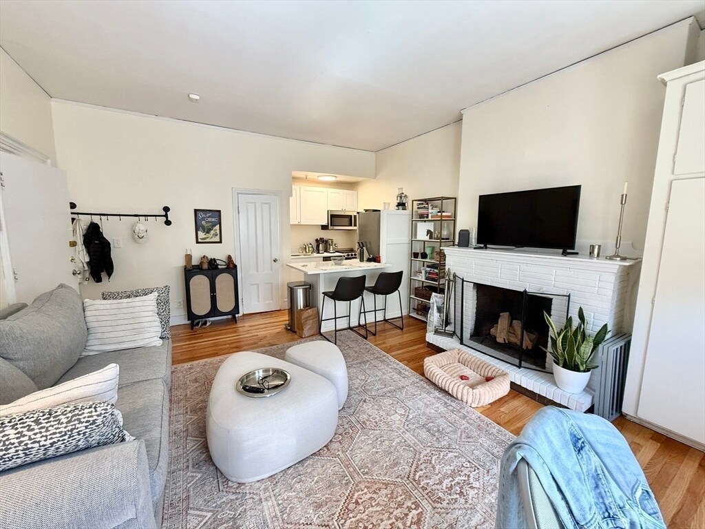 Building Photo - 337 Beacon St