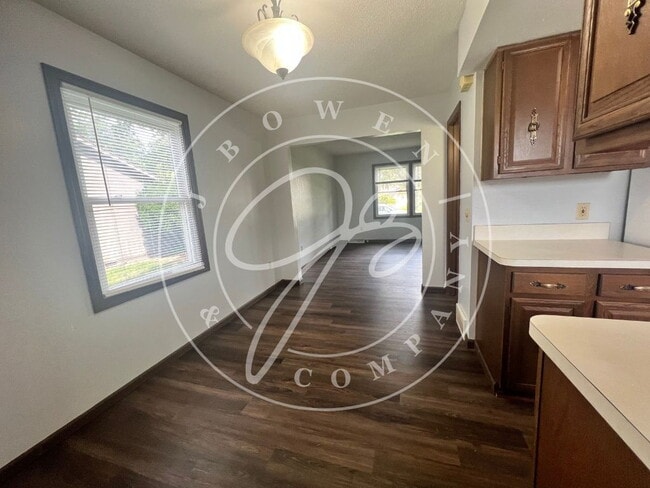 Building Photo - "Charming 3-Bedroom Retreat with 1.5 Baths...