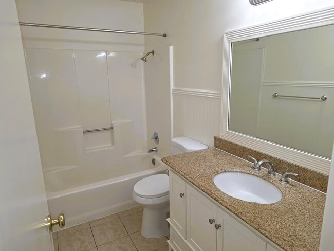 Building Photo - 4951 E Fillmore Ave