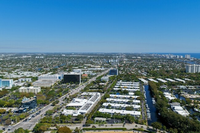 Building Photo - 6231 Bay Club Dr