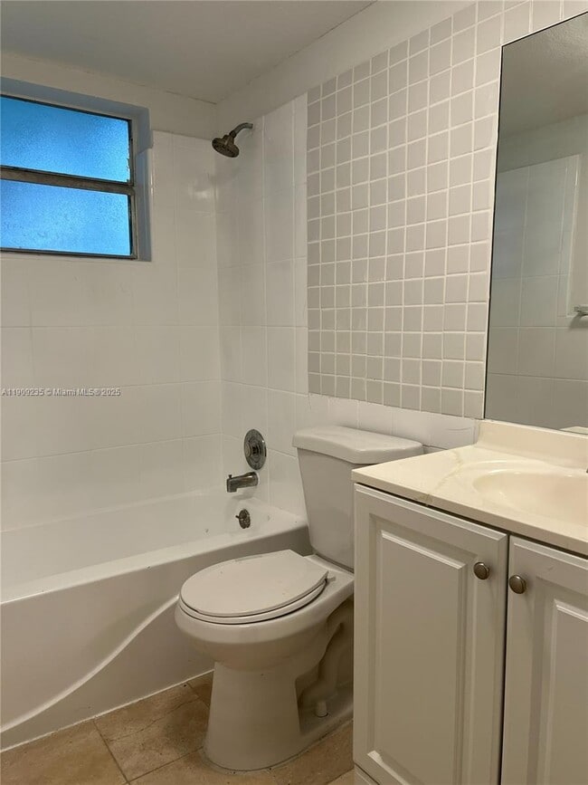 Building Photo - 1521 NW 43rd Ave