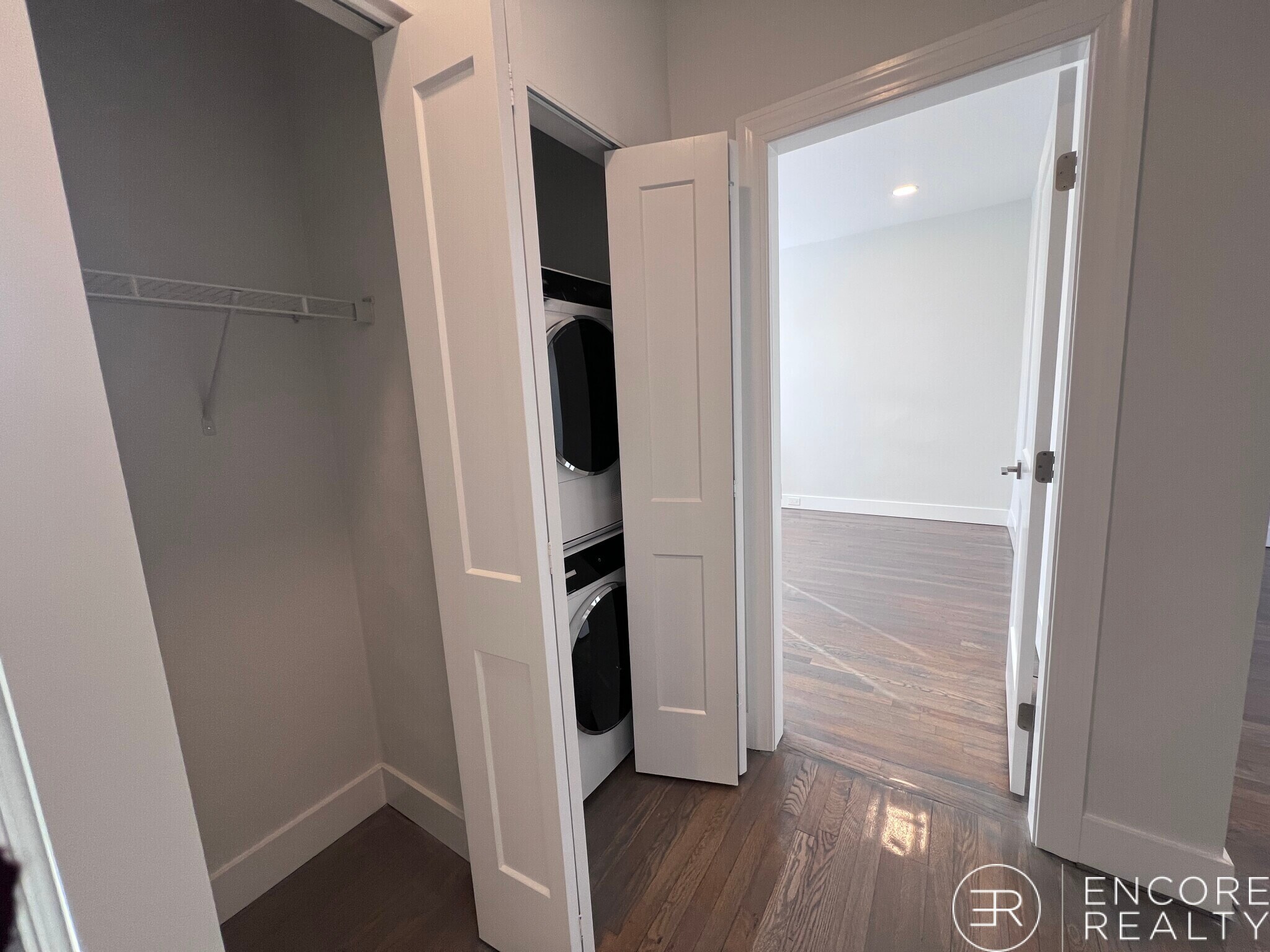 Building Photo - 111 Park Dr