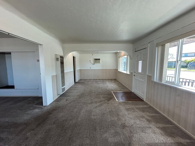Building Photo - 1441 Coldwell Ave