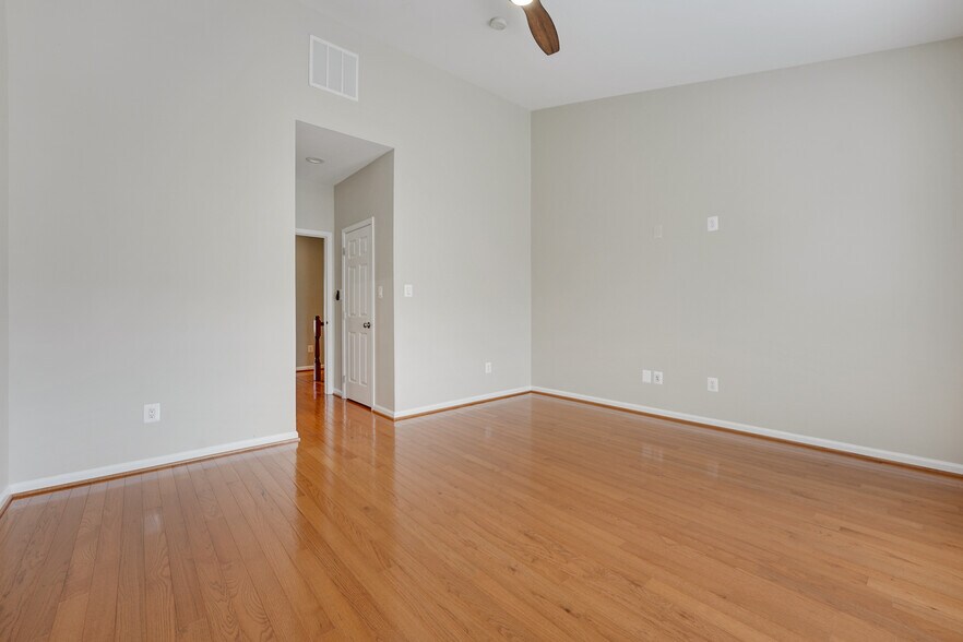 Building Photo - 42657 Homefront Ter