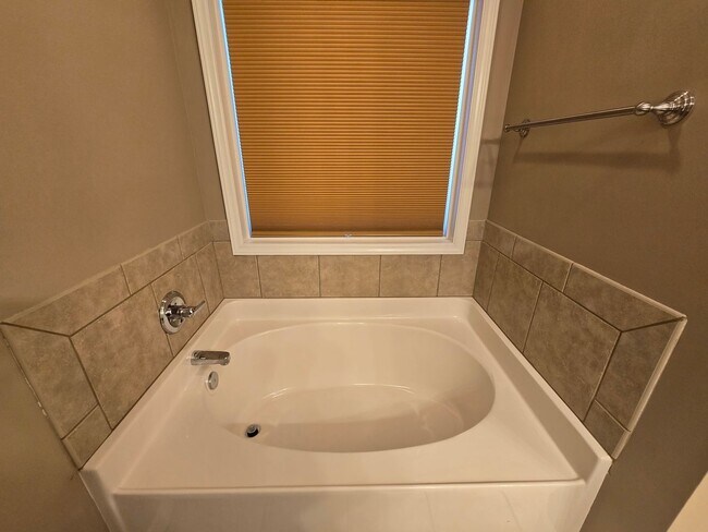 Building Photo - 197 Rolling Stone Ct