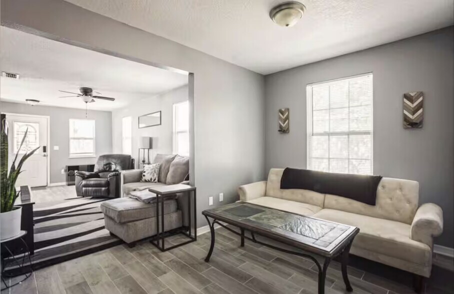 Building Photo - 3615 E Lambright St