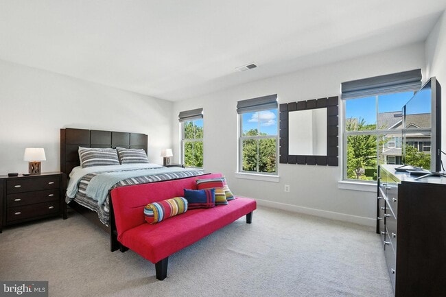 Building Photo - 2283 River Birch Rd