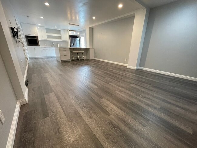 Building Photo - 6153 Kalaniana?ole Hwy