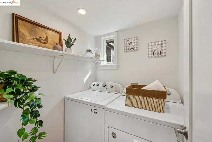 Building Photo - 2419 Webster St