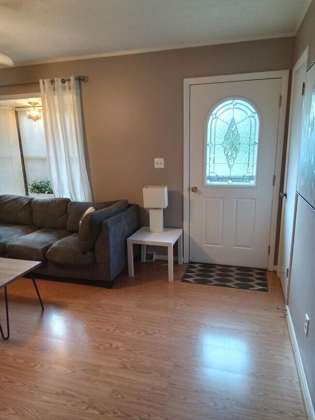 Building Photo - 4BR 3BA SFH with Full Finished Basement