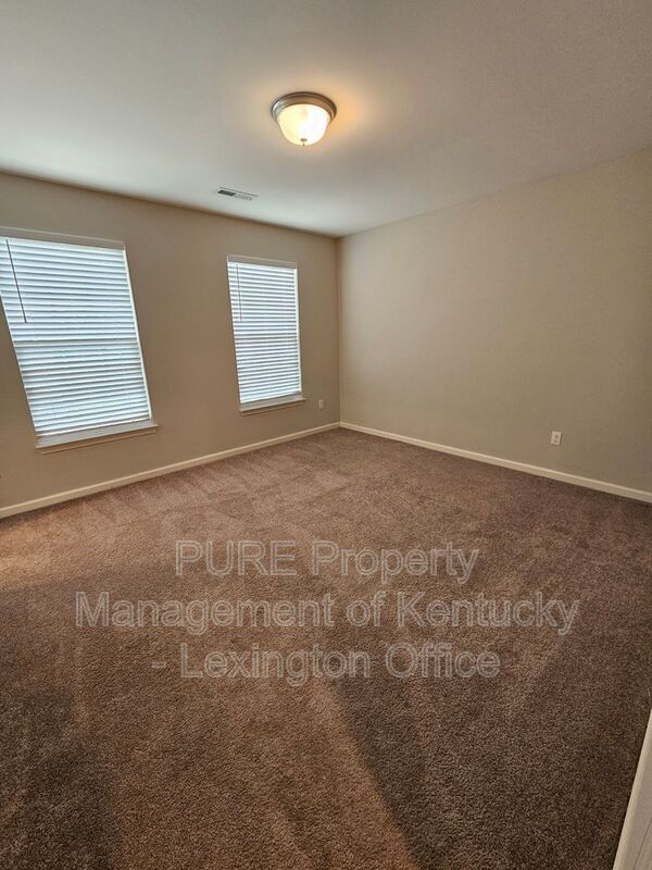 Building Photo - 121 Forester Ct
