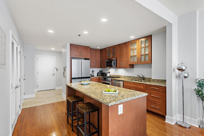 Building Photo - 1125 Maxwell Ln