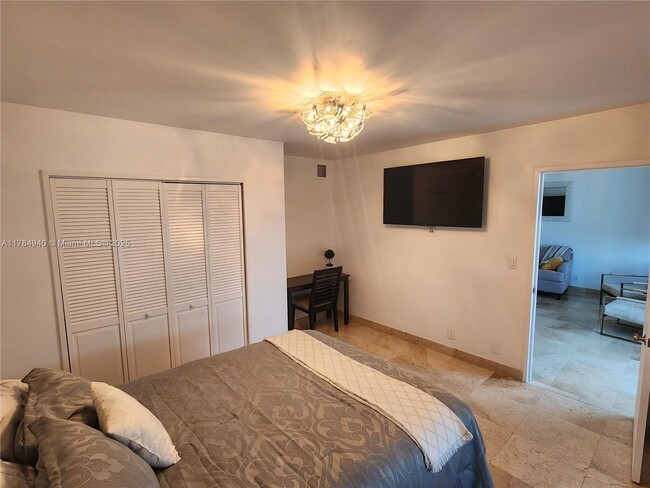 Building Photo - 3725 S Ocean Dr