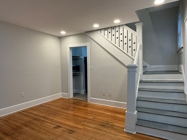 Building Photo - 2 Bed, 2 Bath Minutes from Downtown!