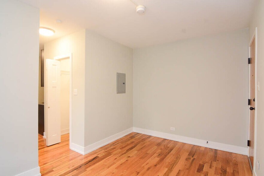 Building Photo - 2710 N Mildred Ave