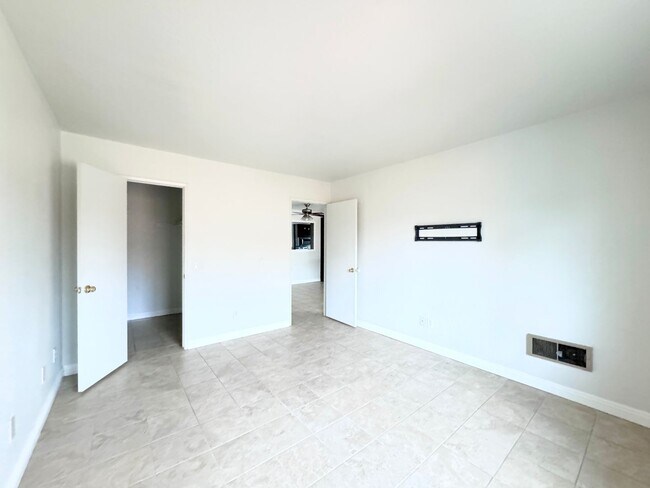 Building Photo - 207 Woodland Pkwy