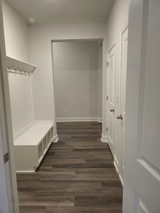 Building Photo - Live the Dream: Luxury Golf Course Living Awaits!
