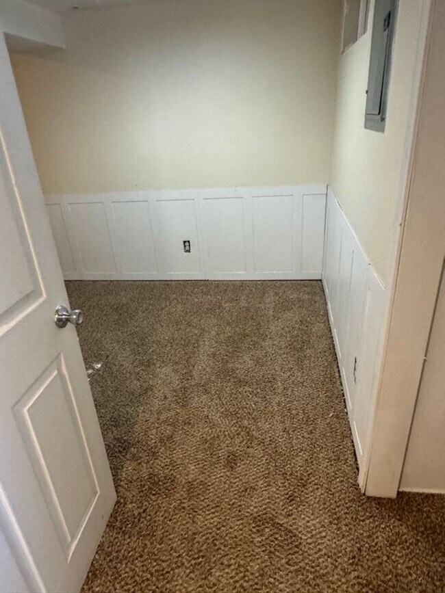 Building Photo - Charming 1920's Home with Large Backyard