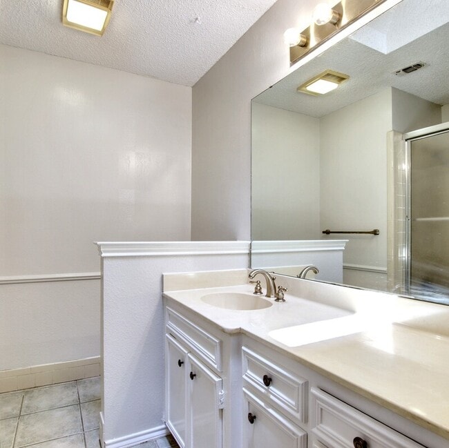 Building Photo - 5725 Ridgerock Ct