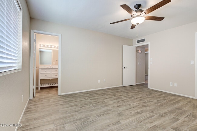 Building Photo - 5111 W Beverly Ln