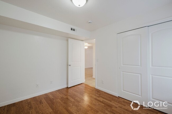 Building Photo - 1044 E 400 S