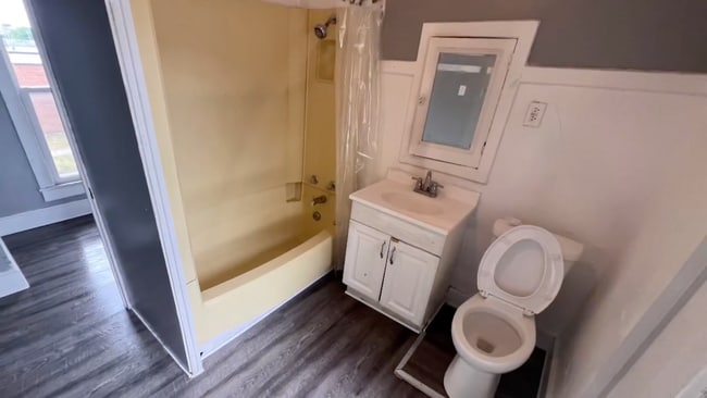 Building Photo - 401 W Marion St