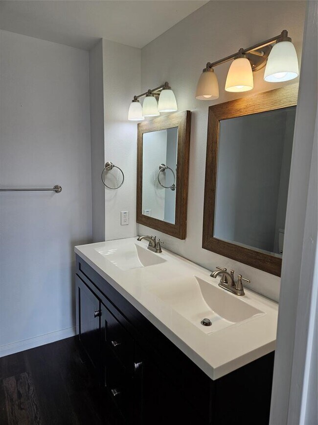 Building Photo - 5911 Lago Vista Way