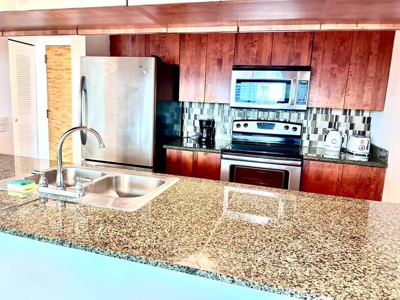 Building Photo - 1200 Brickell Bay Dr