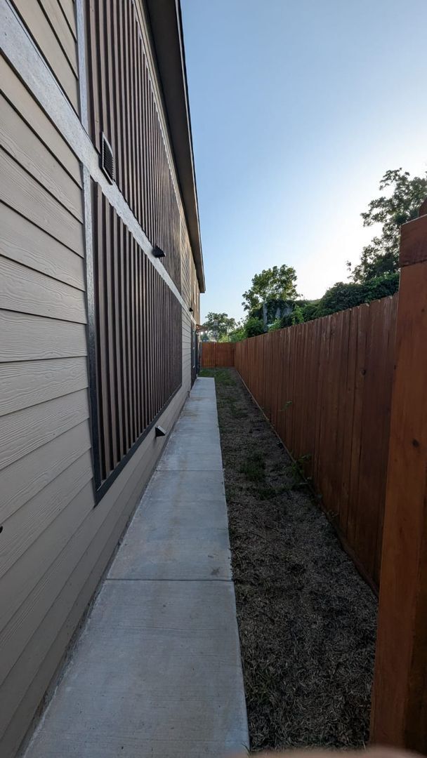 Building Photo - ? Brand-New Unit – 3 Bedrooms, 2.5 Bathroo...