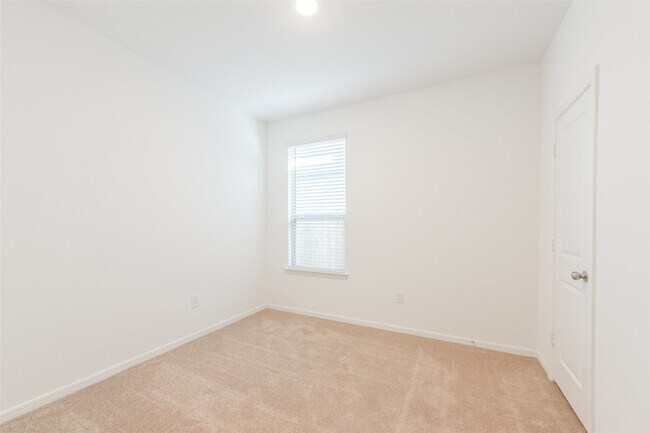 Building Photo - 14483 Cedar Ledge Ln