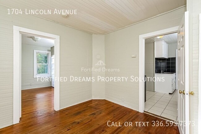 Building Photo - 1704 Lincoln Ave