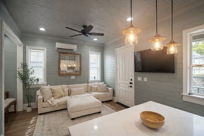 Building Photo - 5036 Golden Forest Dr