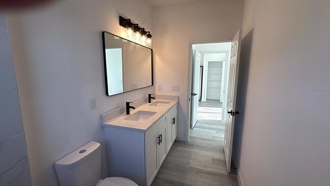 Building Photo - 835 Colville Dr