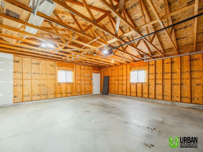Building Photo - South Hill Gem! Spacious 3 Bedroom Home with Garage